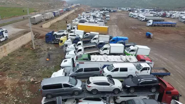 İthal ürün yasağı kalktı, Cilvegözü'nde tır kuyruğunun sonu görünmüyor