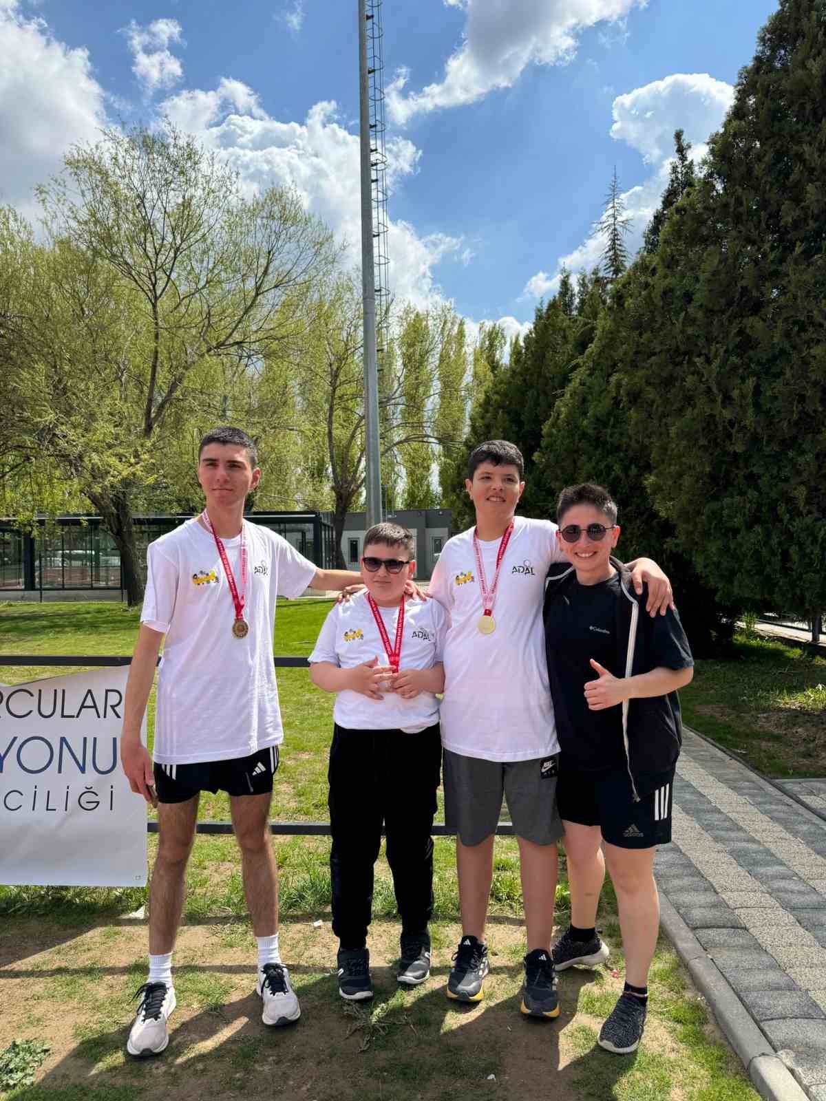 Eskişehirli özel sporculardan atletizmde büyük başarı