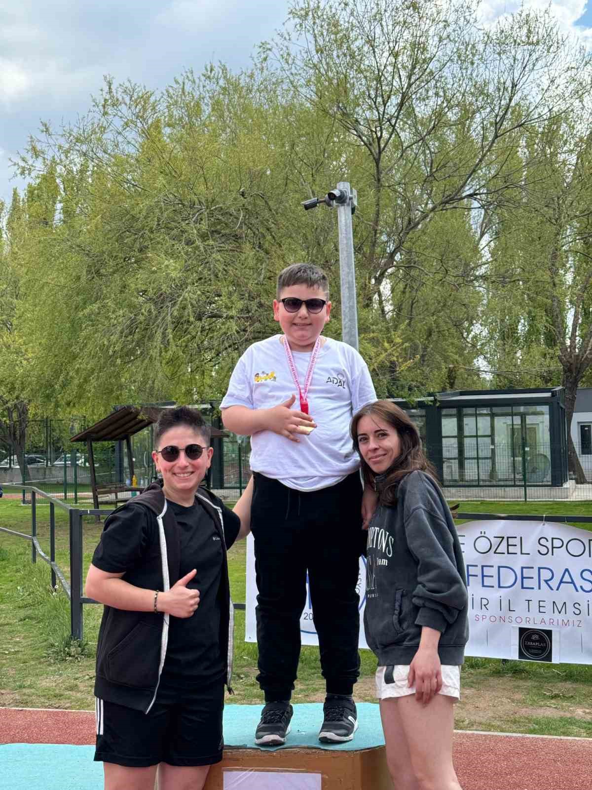 Eskişehirli özel sporculardan atletizmde büyük başarı