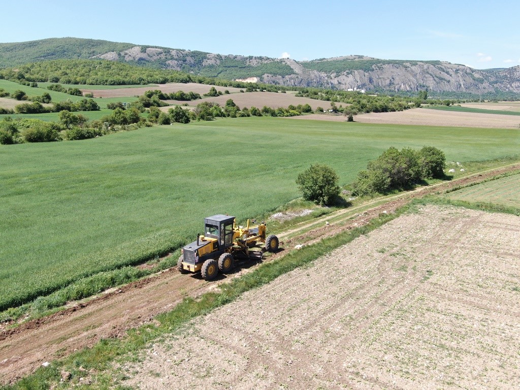 Eskişehir’in İnönü ilçesinde tarla yolları sezona hazırlanıyor