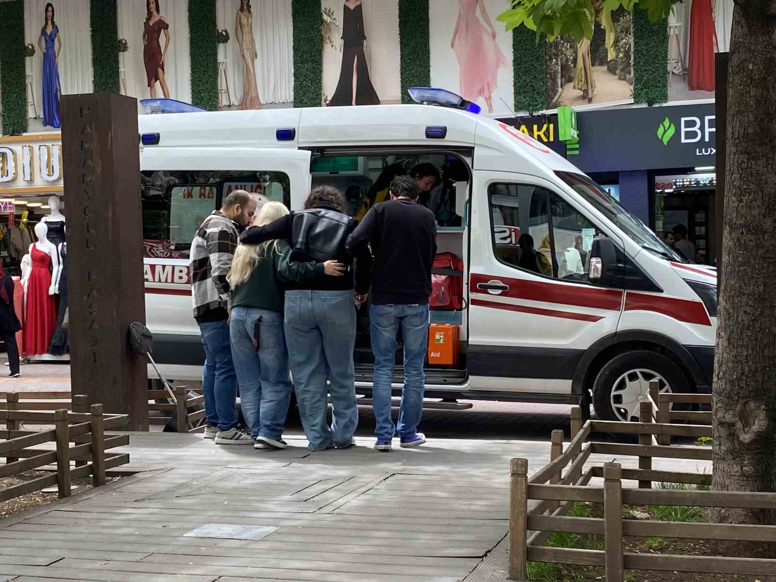 Mağazada yere düşen kadın yaralandı