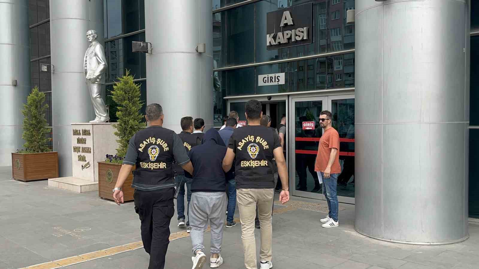 Eskişehir merkezli fuhuş operasyonu: 7 gözaltı
