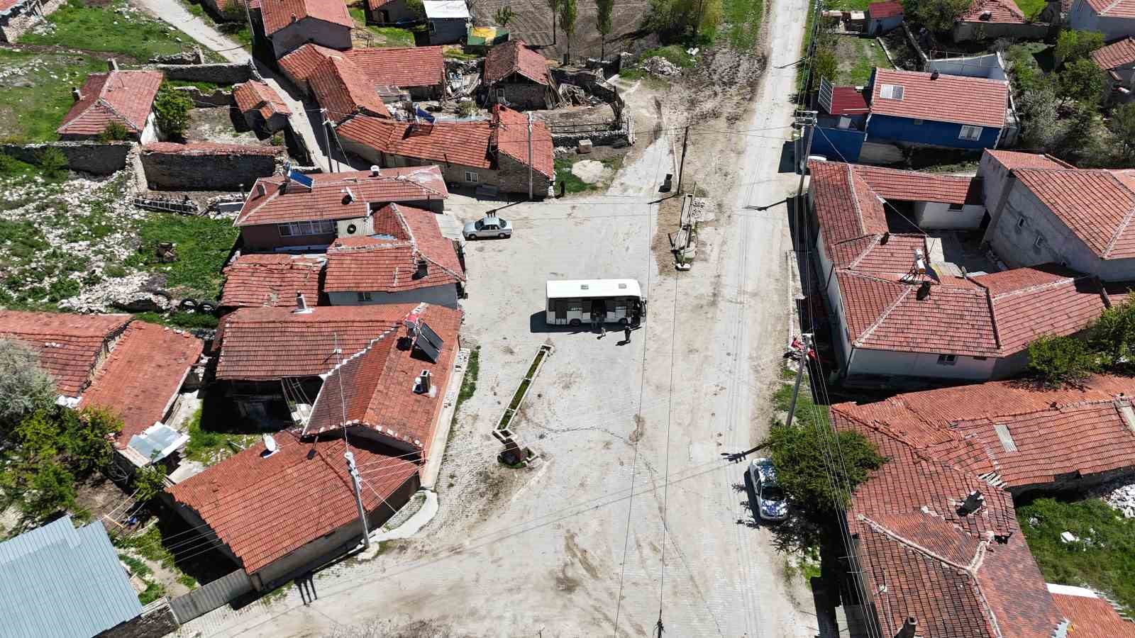 Marketini ’sırtına’ sarıp köyleri gezmeye başladı; 