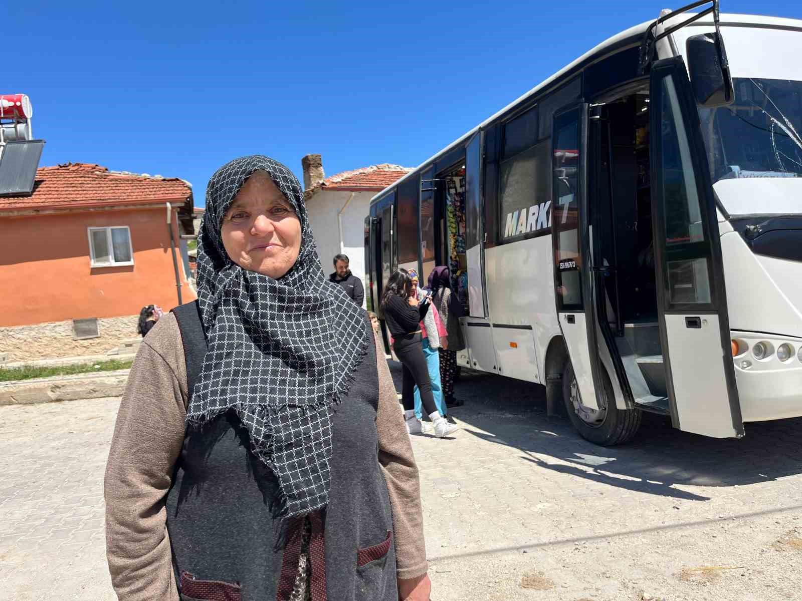 Marketini ’sırtına’ sarıp köyleri gezmeye başladı; 