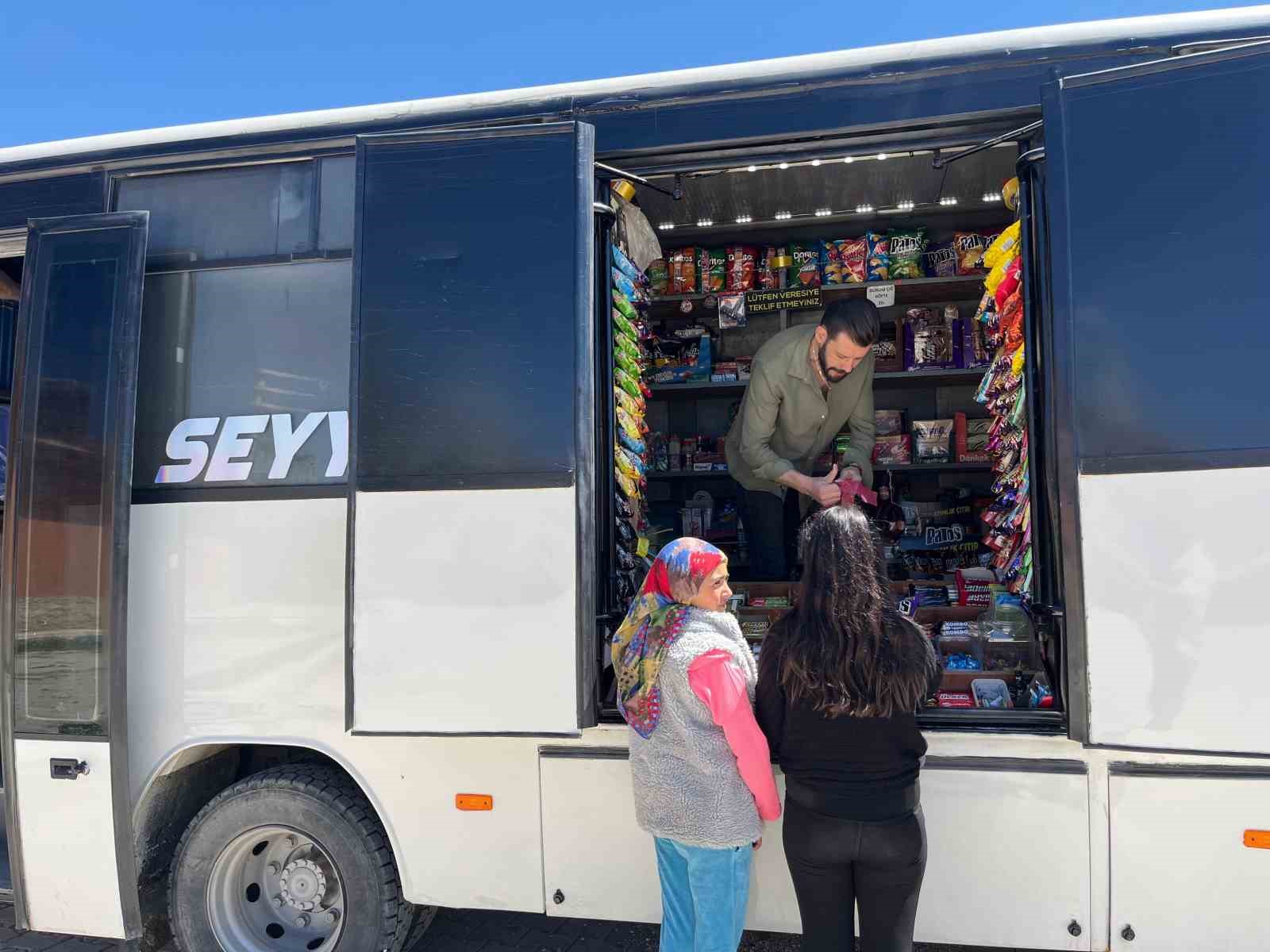 Marketini ’sırtına’ sarıp köyleri gezmeye başladı; 