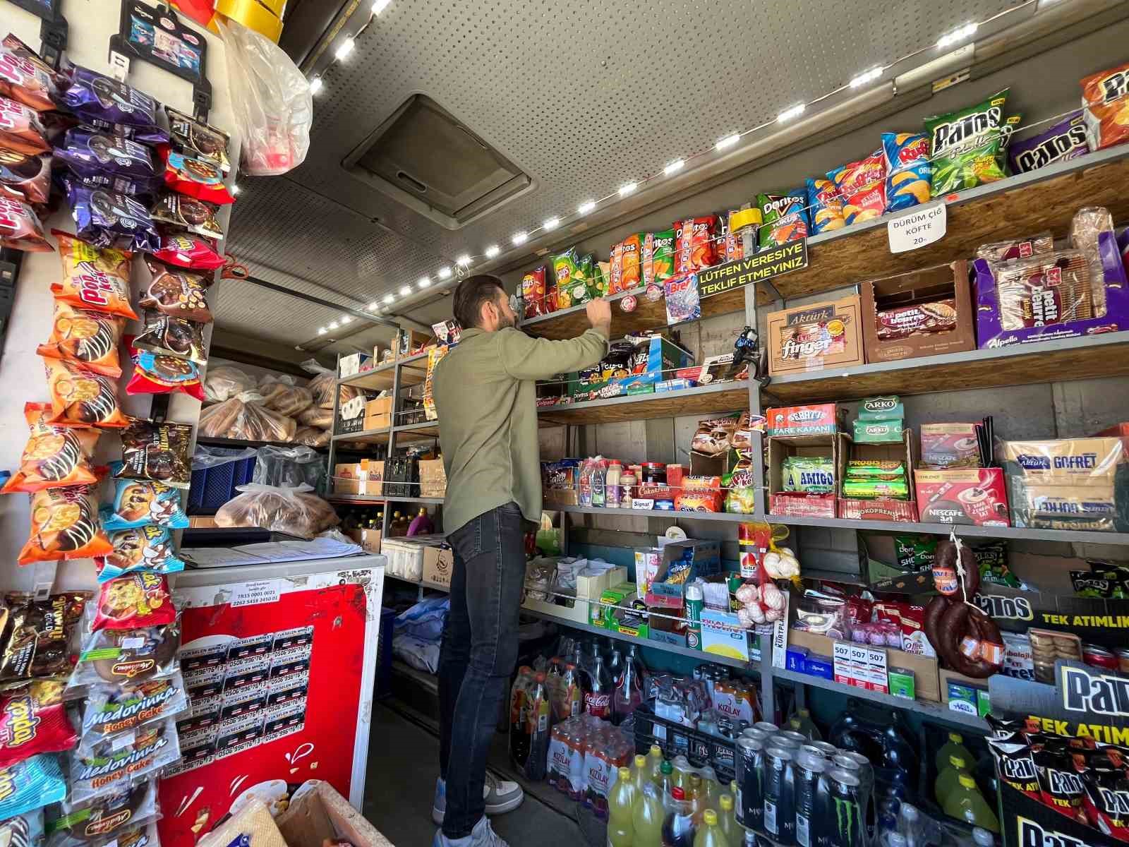 Marketini ’sırtına’ sarıp köyleri gezmeye başladı; 