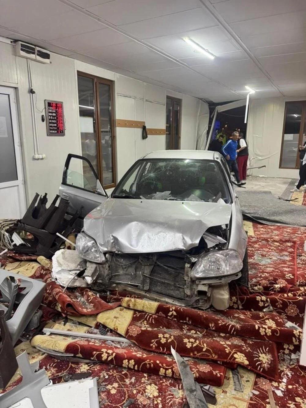 Sabah namaza gelenler şaşırdı: Felaket ucuz atlatıldı!