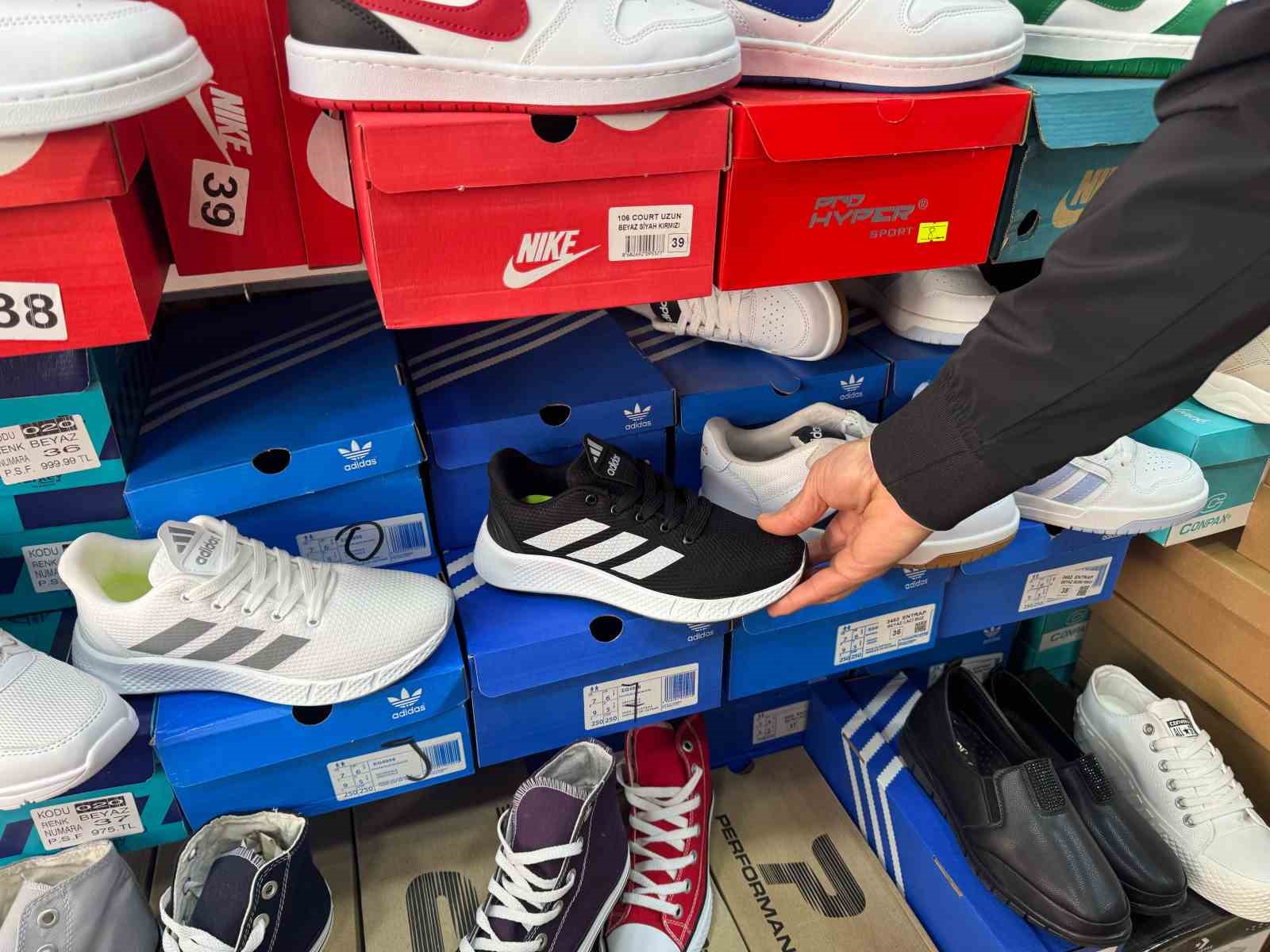 Havaların ısınması ile sandalet ve terlik satışları arttı