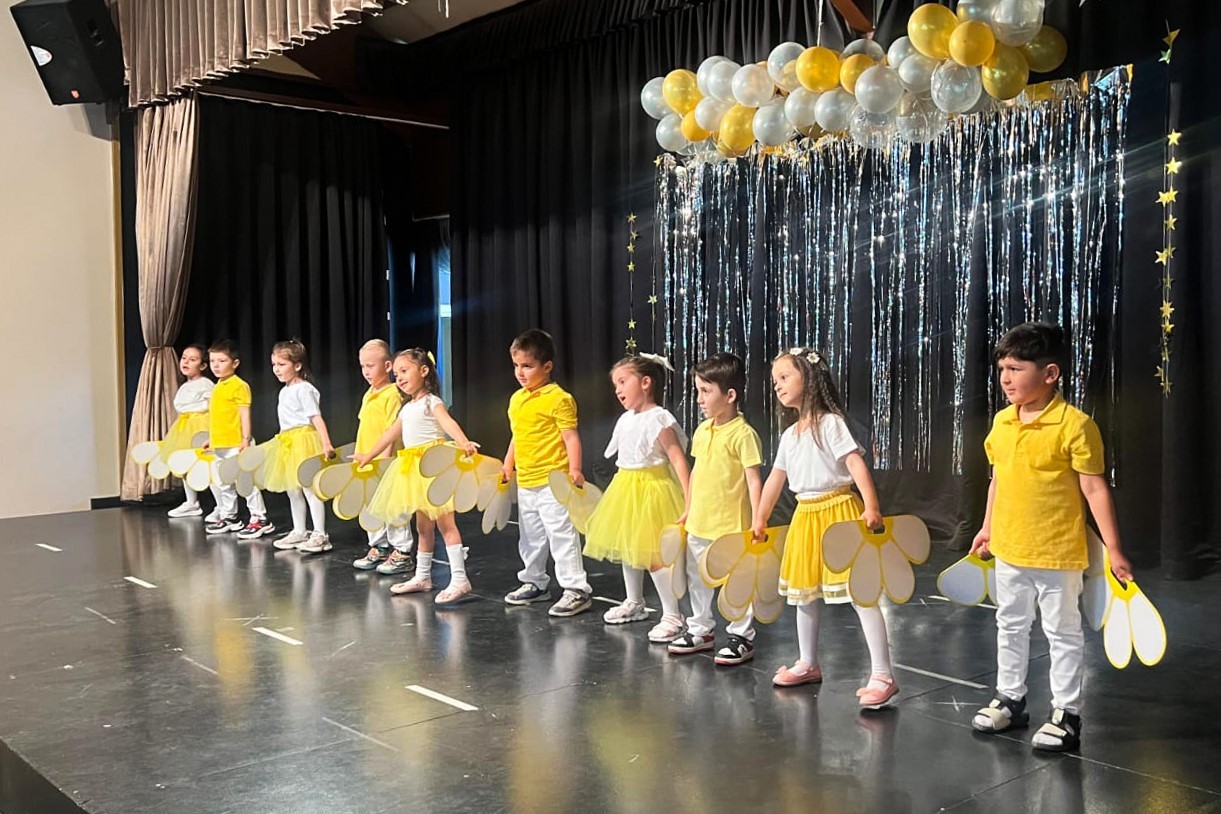Minikler yıl sonu gösterilerinde hünerlerini sergiledi