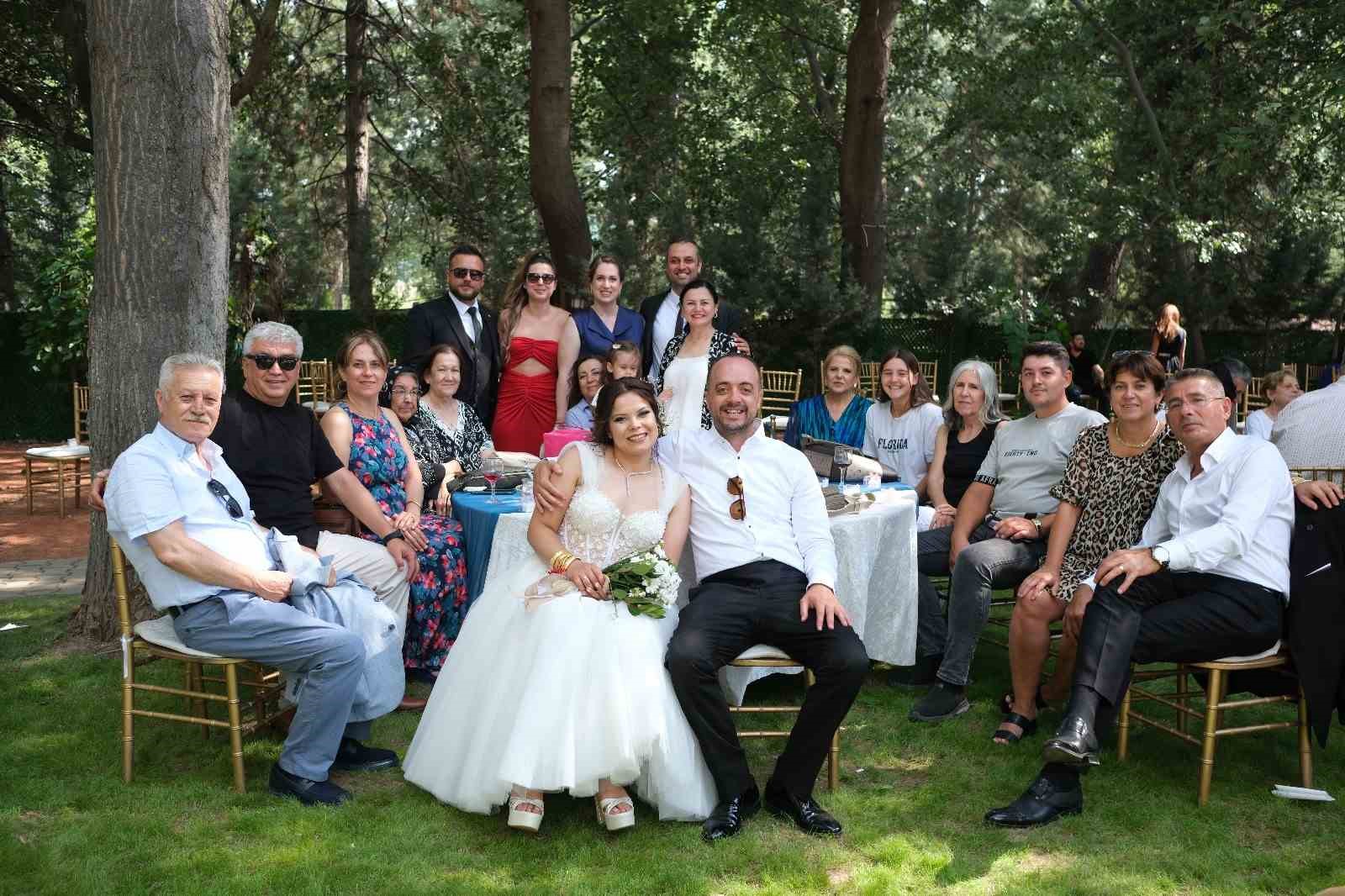 Kaynanasının eline doğduğunu kız isteme merasiminde fark etti