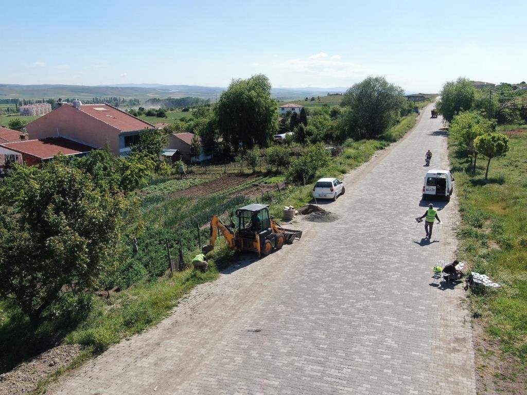 İnönü Belediyesi’nden aydınlatma direği yapım çalışmaları