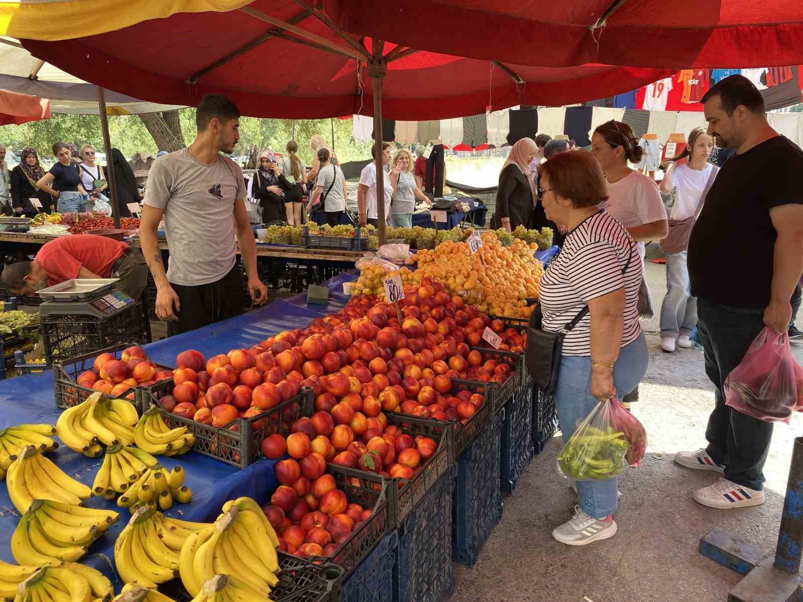 Esnaf Çarşamba Pazarı’nın taşınmasını istemiyor