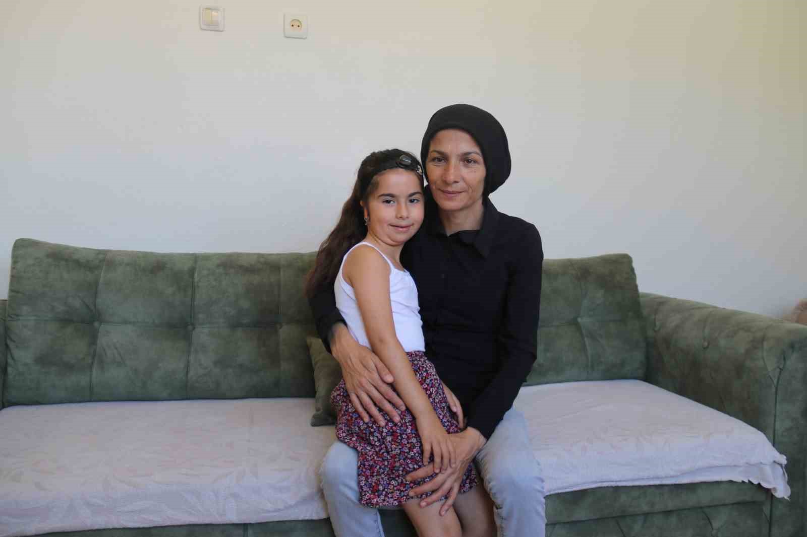 İHA’ya verdiği röportaj sonrası minik Zeynep’e ilk yardım elini Doç. Dr. Akdağ uzattı