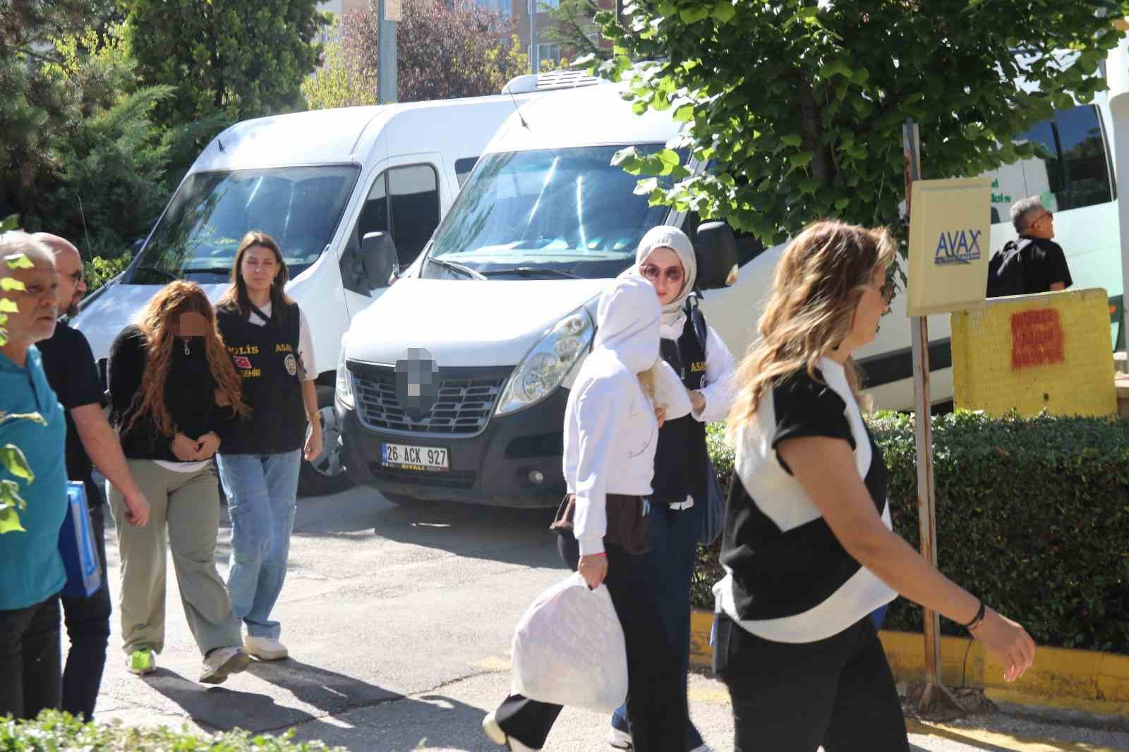 Eskişehir’de aylarca süren takibin ardından düzenlenen fuhuş operasyonunda 19 şüpheli yakalandı