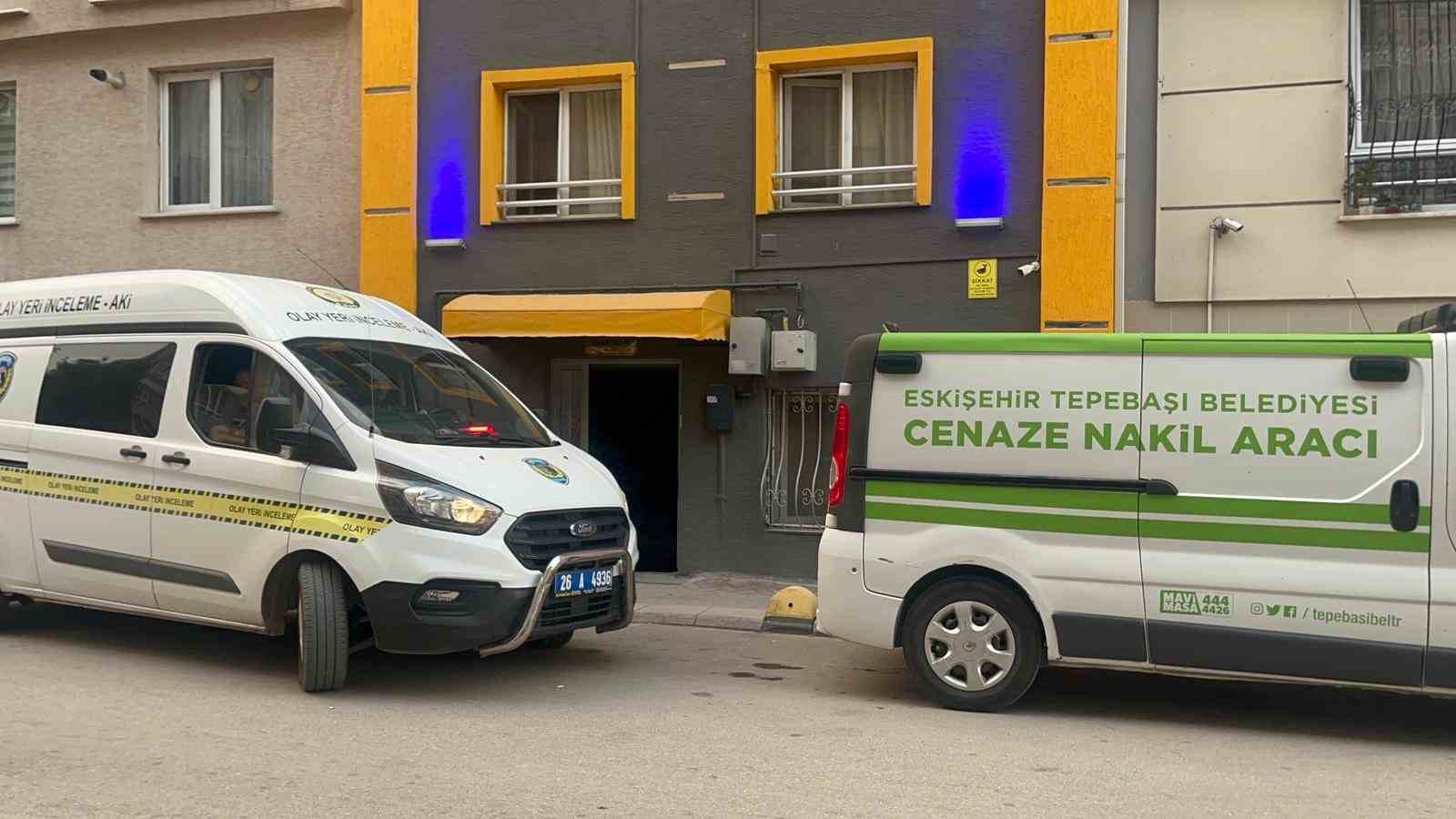 Apartman merdivenlerinde bir kişi ölü bulundu